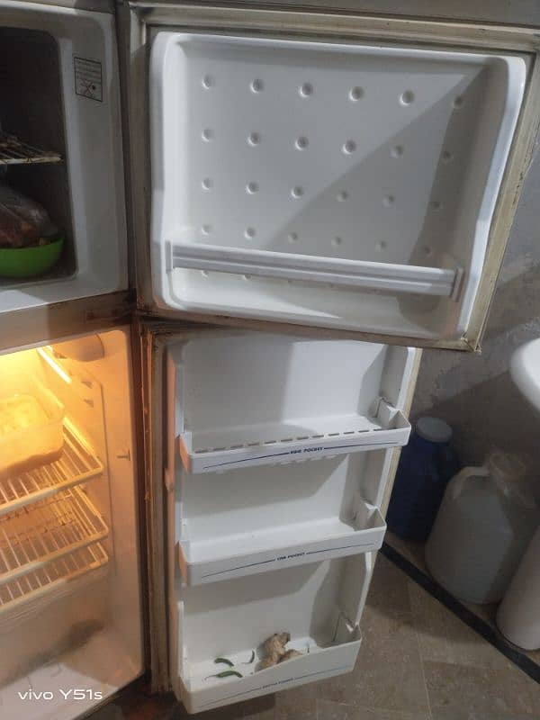 Good Condition Fridge For Sale 0