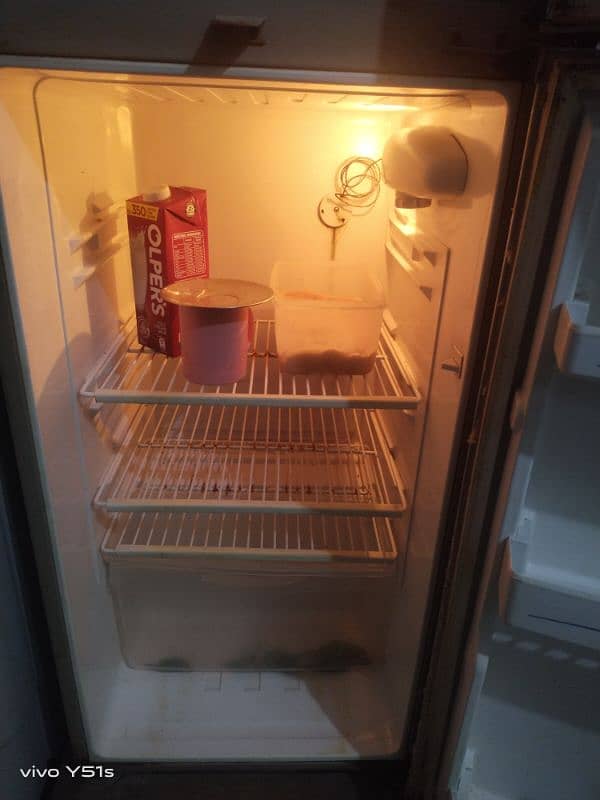 Good Condition Fridge For Sale 1