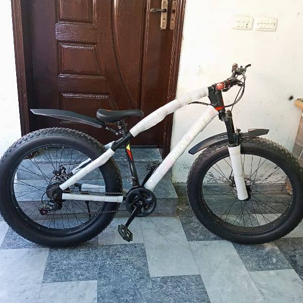 FAT TYRES CYCLE BRAND NEW 11