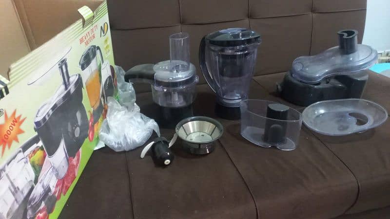 juicer machine available all accessories 0