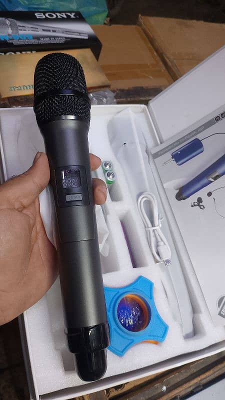 WIRELESS MICROPHONE RANGE 15