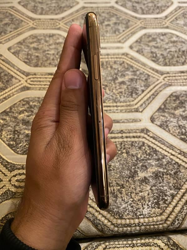 iPhone XS 64GB - Gold, 76% Battery Health, Non-PTA, Mint Condition 1