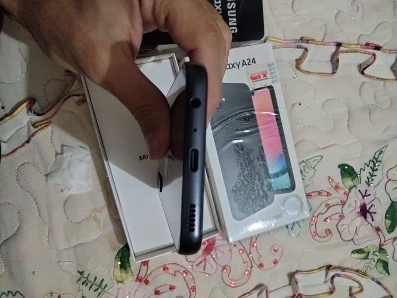 Samsung Galaxy A24.1. mahina waranti ma haWhatsap namber 03102750379 2