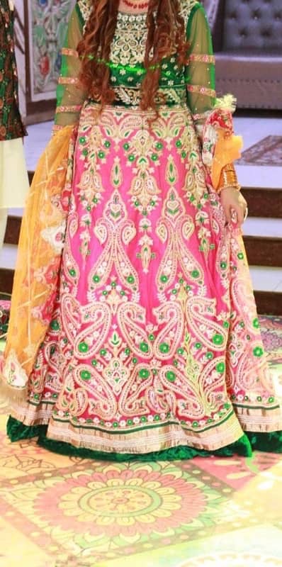 mehndi dress available in great combination of green and pink 3