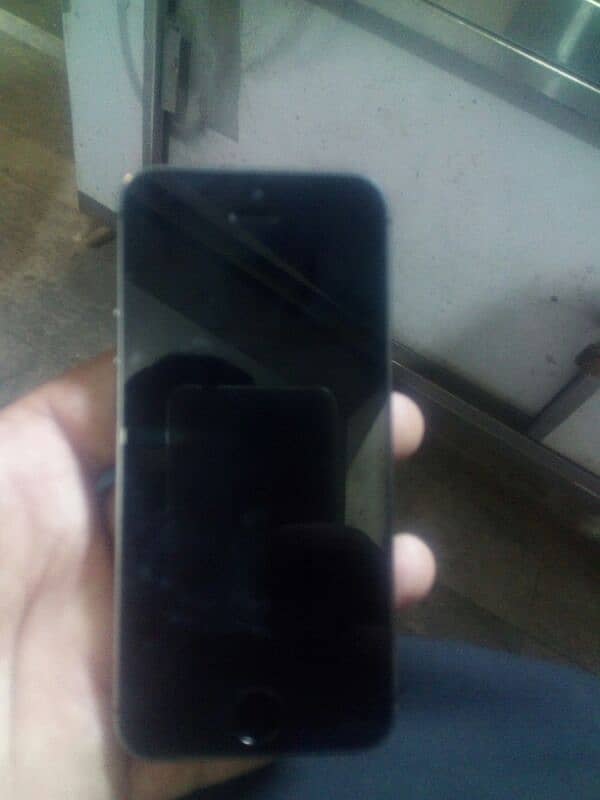 iPhone s5 good condition non pta 3