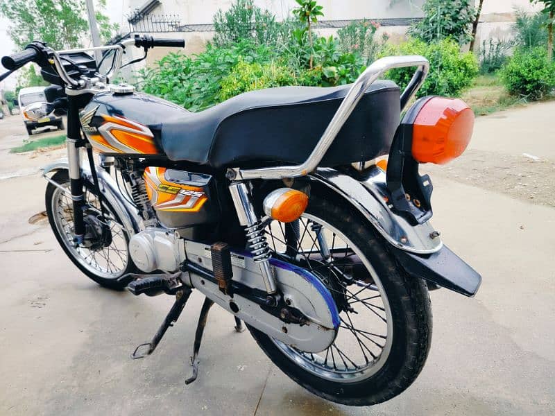 Honda 125 advanced 2022. 3