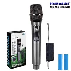 Handheld Wireless Microphone journalist reporting, interview mic