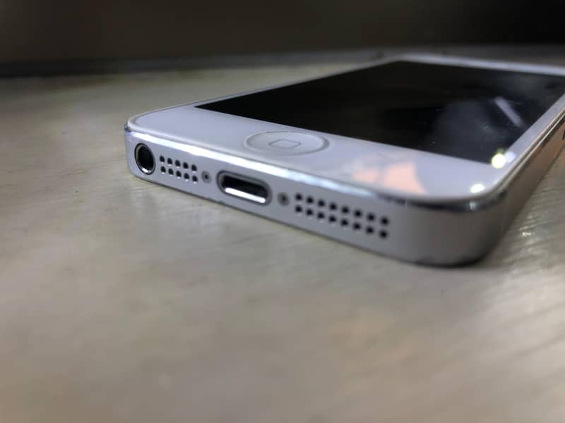 Apple iPhone 5 8