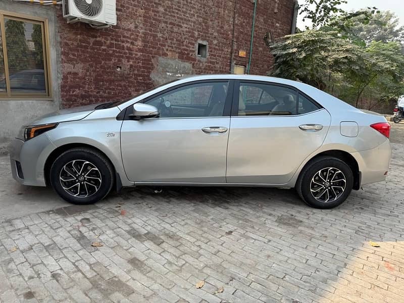 Toyota Altis Grande 2015 4