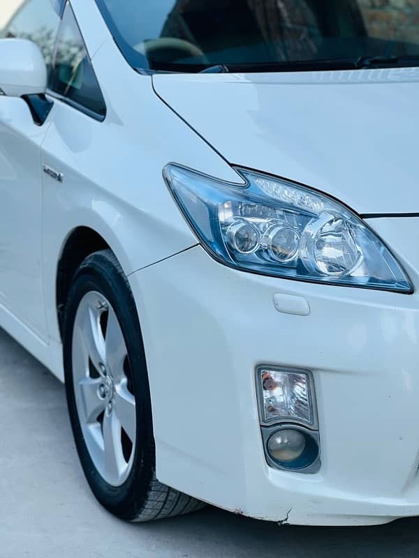 Toyota Prius 2011 1