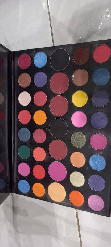 40 shades of Eyeshadow Palette 1