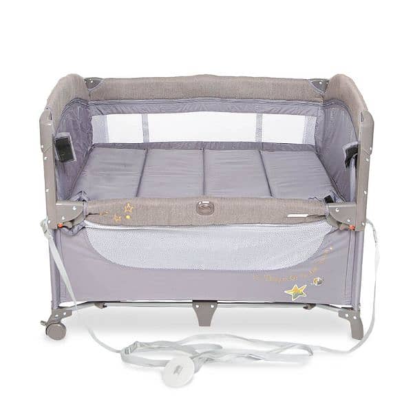 bassinet, playpan,crib, changing station (brand Tinnies) 0