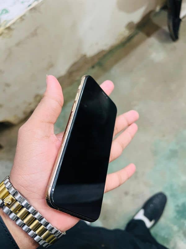 iphone 11 pro 2