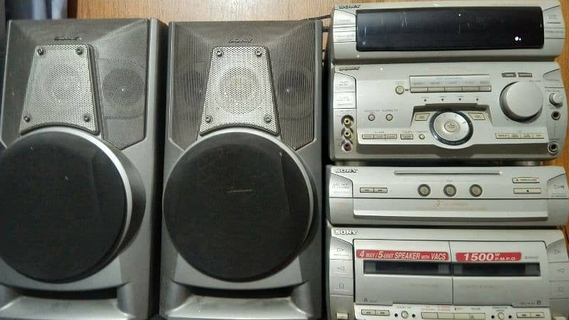 SONY SPEAKERS AND AMPLIFIER 0