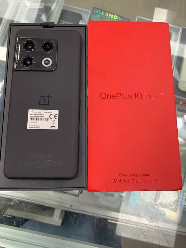 one plus  10 pro 5G 12/256 3