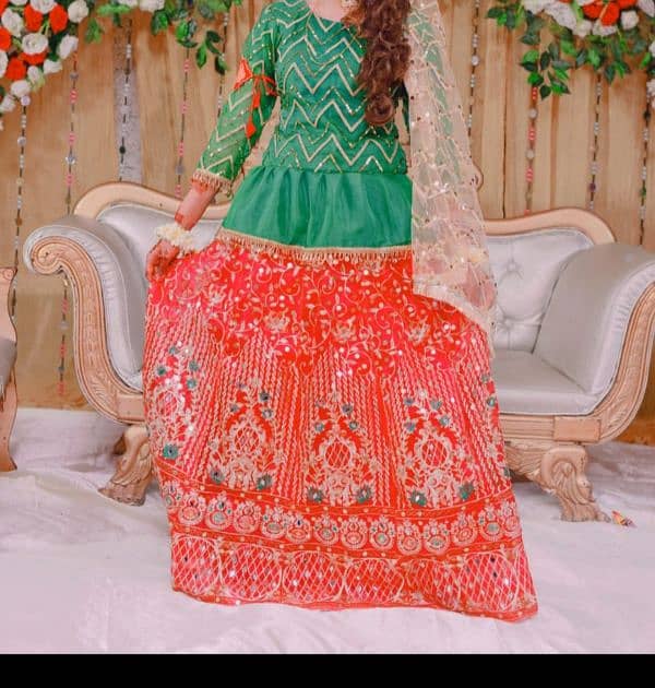 bridal mehndi lehnga 0