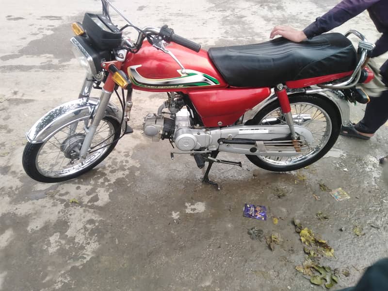 Honda CD 70 2020 4