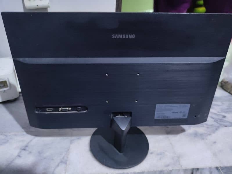 Samsung 19 inch 1080p LED 2021 model Fresh piece ( price negotiable) 1