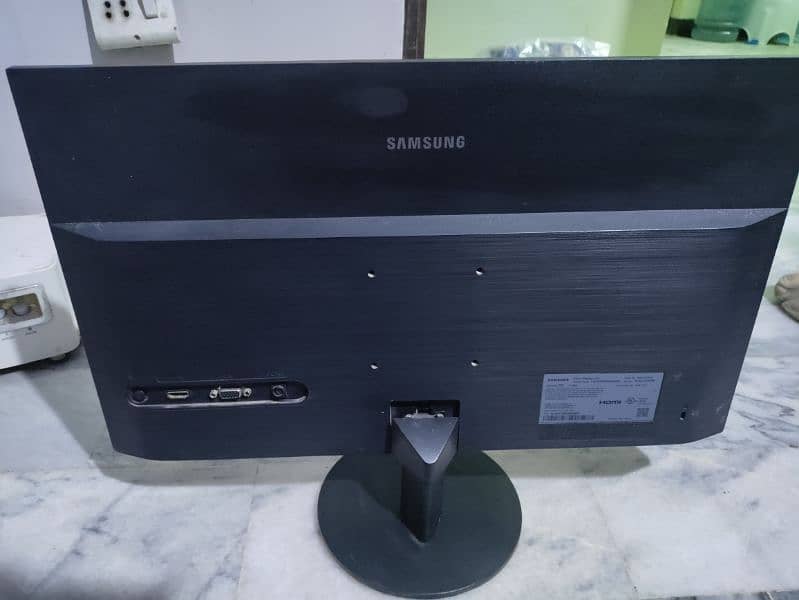 Samsung 19 inch 1080p LED 2021 model Fresh piece ( price negotiable) 3