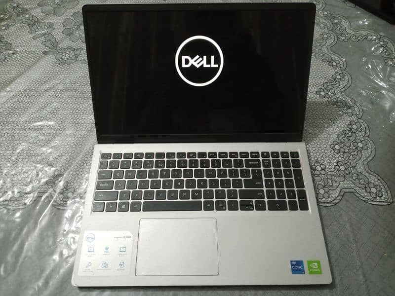 DELL Laptop inspiron 15  (3000) 1