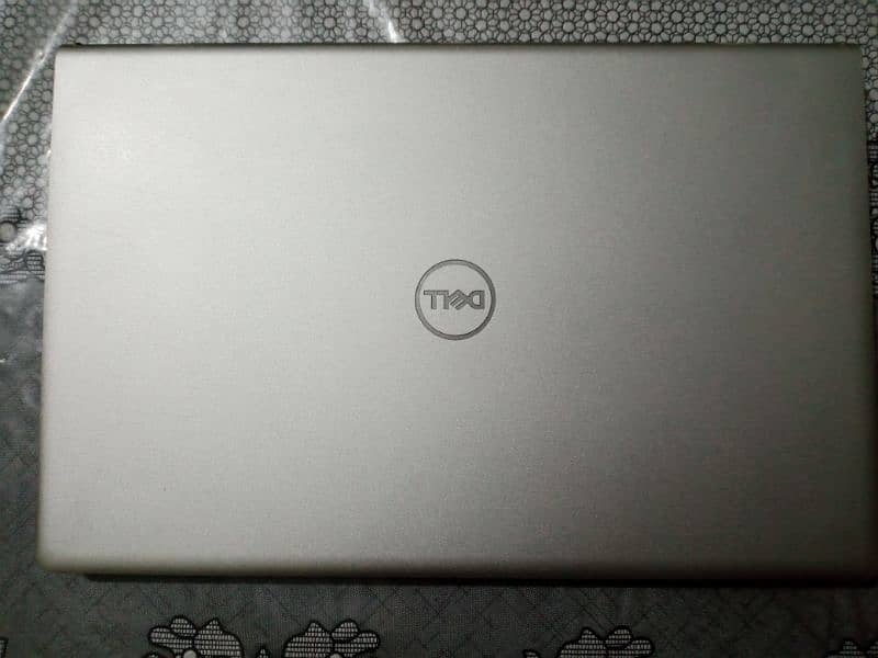 DELL Laptop inspiron 15  (3000) 7