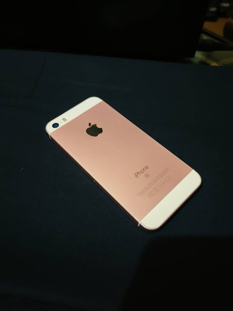 Apple iPhone SE 2016, ROSE GOLD 4