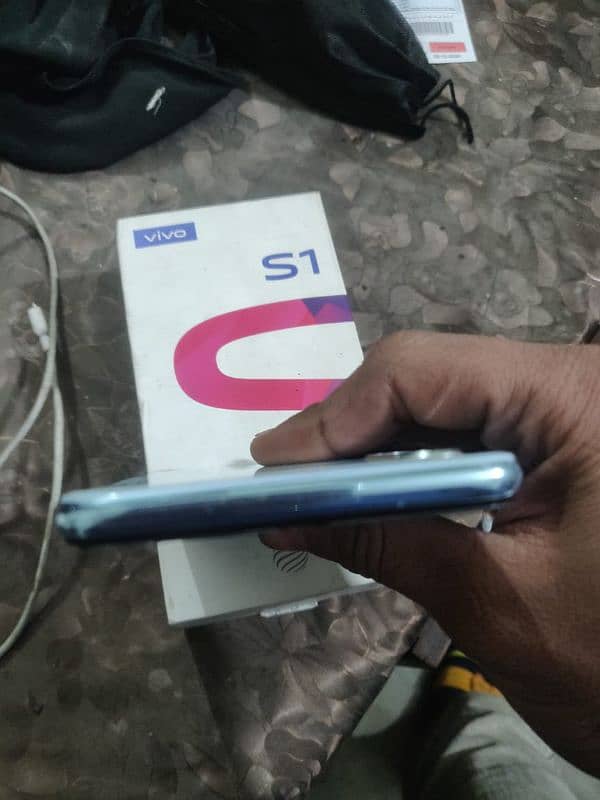 vivo s1. . . 4-128 5