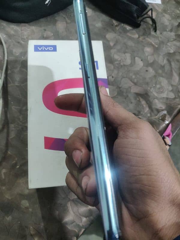 vivo s1. . . 4-128 7