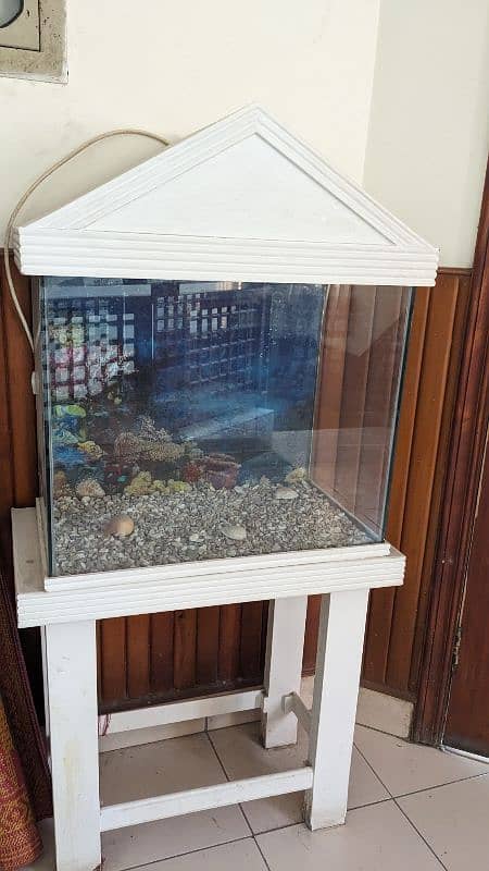 Aquarium tank with stand 0