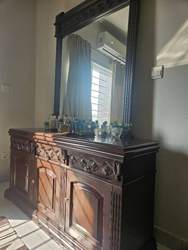 Dressing Table: Solid Wood 2