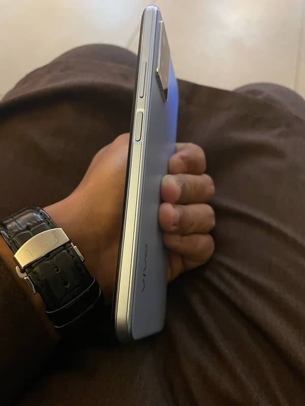 vivo y33s 10/10 condition 3