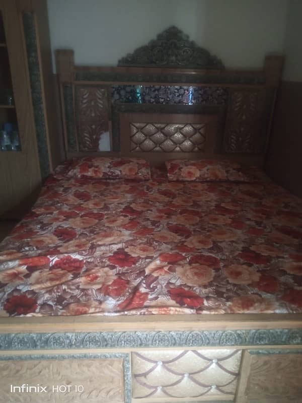 Bed set sirf almari ka ka darwaza tota hai baqi all ok 0