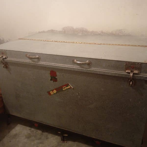 storage trunk (with stand) in new condition 3