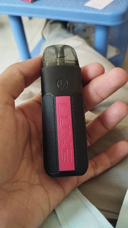 Luxe XR Max pod and vape both mod. 1