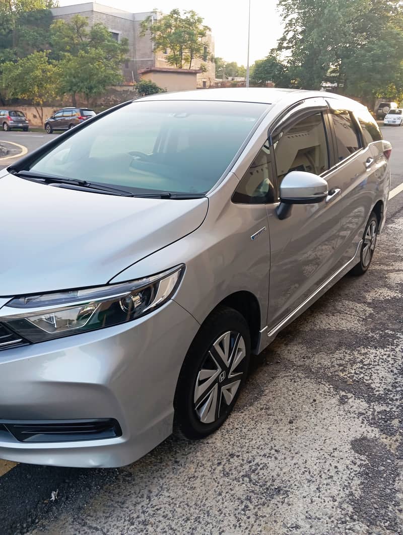 Honda Fit Shuttle X Hybrid 7