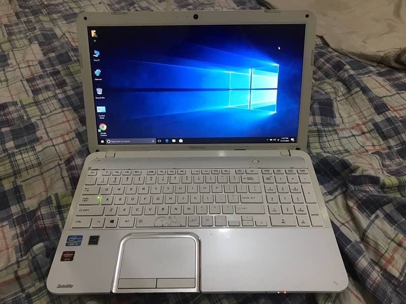 Toshiba core i3 3rdgen 4gb ram 500gb HD 0