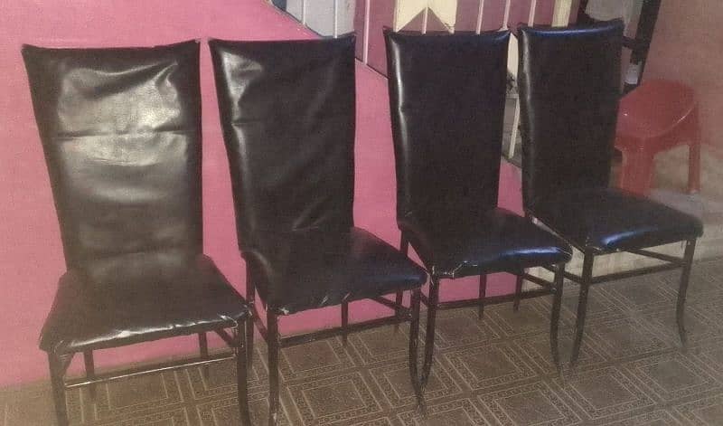 4 chairs malttle bodies 0