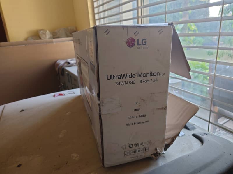 LG UltraWide™ QHD IPS HDR Monitor Ergo 2