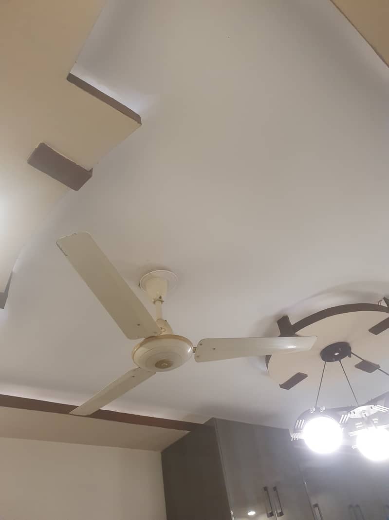 Selling my 3 ceilling fans 4