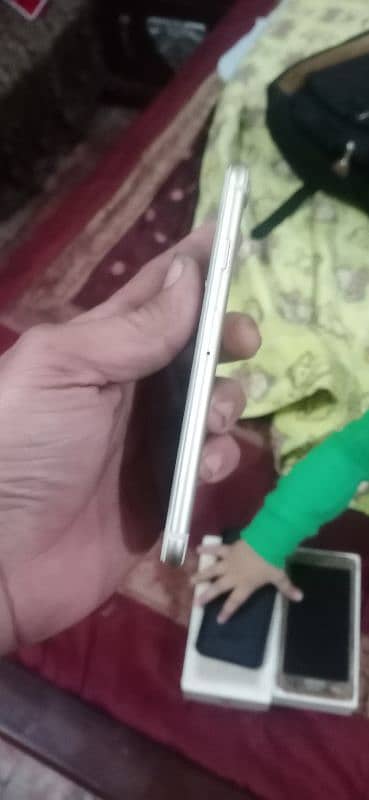 i phone 7 with box 128 gb pta aproved 2