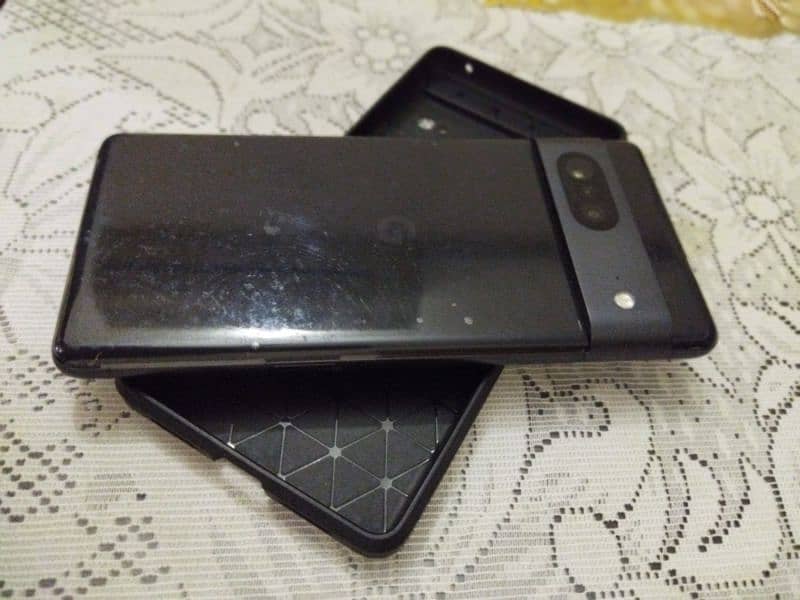 Pixel 7 10/10 condition for urgent sale 1