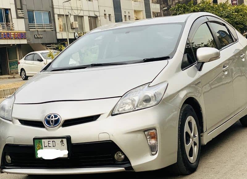 Toyota Prius 2012 model Registered in 2016 3