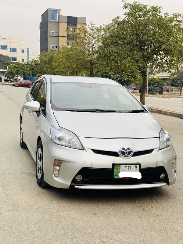 Toyota Prius 2012 model Registered in 2016 14