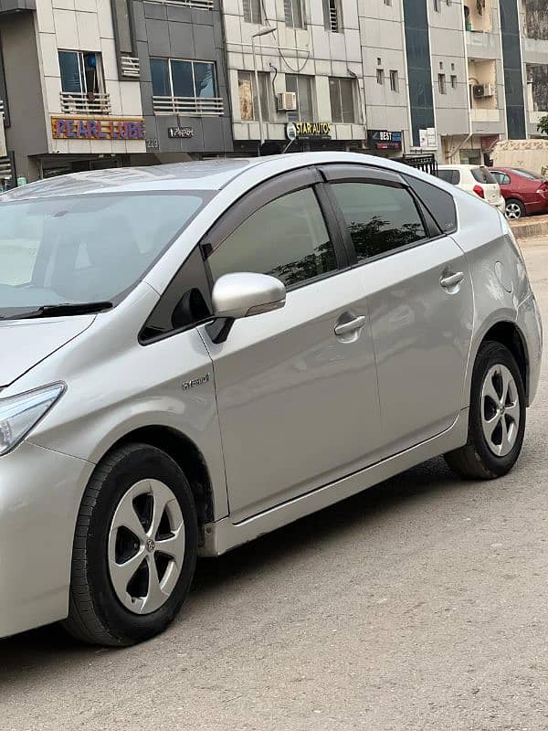 Toyota Prius 2012 model Registered in 2016 15