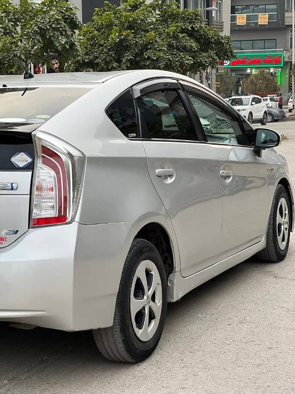 Toyota Prius 2012 model Registered in 2016 16