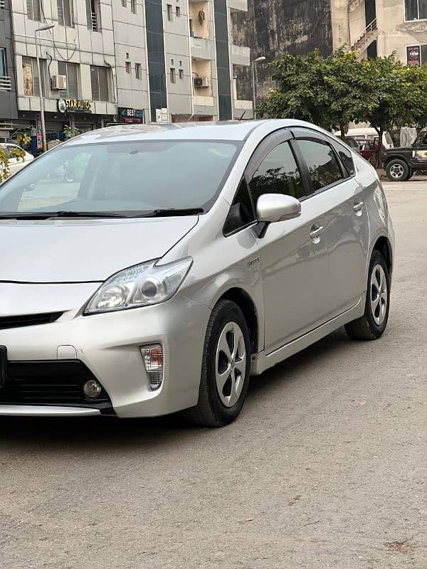 Toyota Prius 2012 model Registered in 2016 18