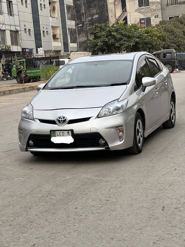 Toyota Prius 2012 model Registered in 2016 19