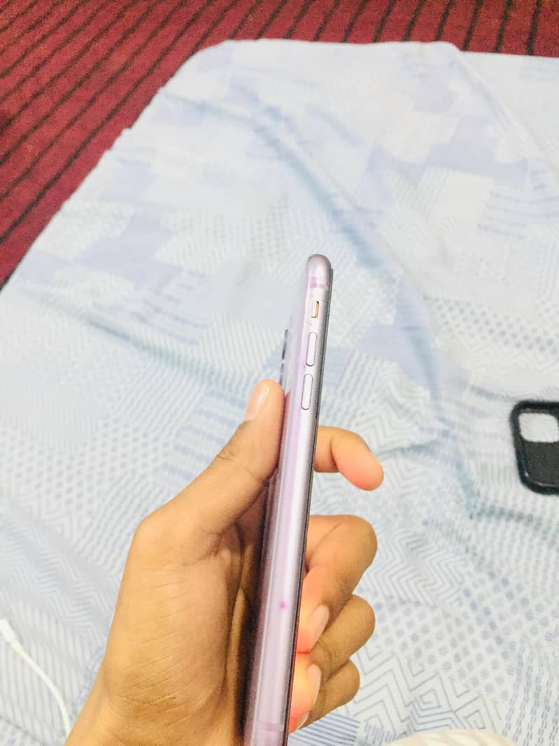 Apple iPhone 11 3