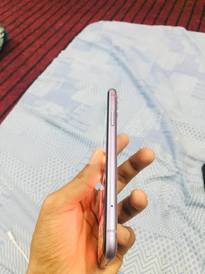 Apple iPhone 11 4