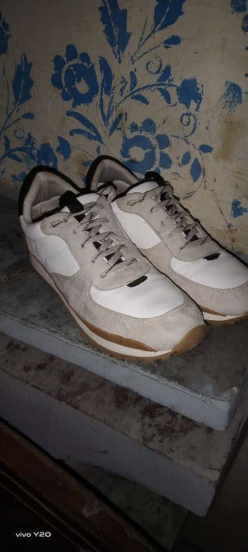 Universal Thread Sneakers/size 8 0